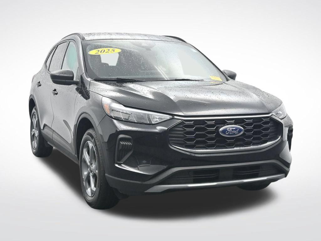 Used 2025 Ford Escape ST-Line AWD/4WD image 3