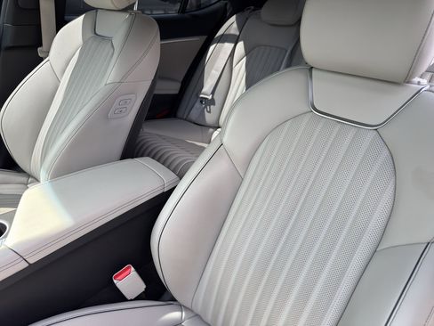 Used 2023 Genesis G70 2.0T w/ Sport Prestige Package RWD image 9