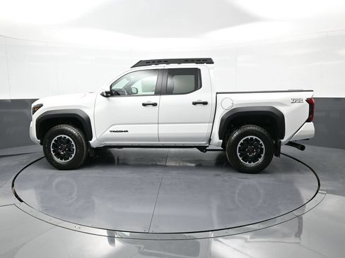 Certified 2024 Toyota Tacoma TRD Off-Road w/ TRD Off Road Premium Package AWD/4WD image 9