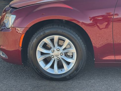 Used 2022 Chrysler 300 Touring image 11