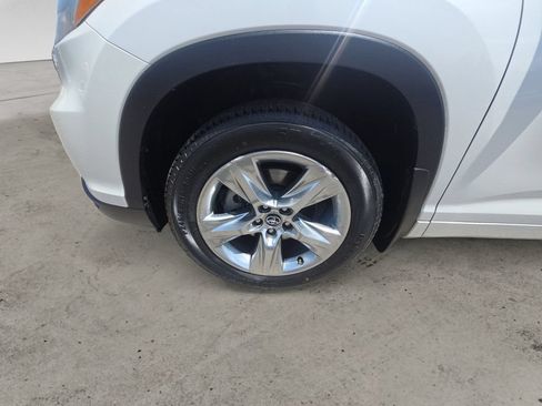 Used 2016 Toyota Highlander Limited w/ Driver Technology Package AWD/4WD image 9