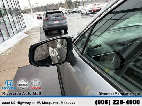 Used 2025 Toyota Corolla Cross XLE image 20