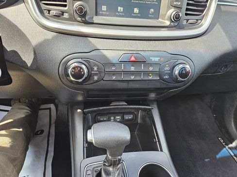 Used 2019 Kia Sorento AWD image 16