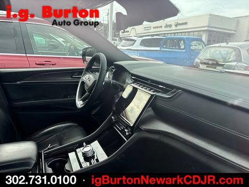 Used 2023 Jeep Grand Cherokee Overland w/ Luxury Tech Group IV AWD/4WD image 7
