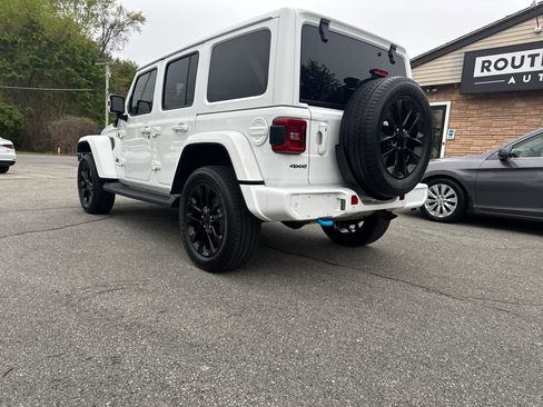 Used 2021 Jeep Wrangler Unlimited Sahara AWD/4WD image 13