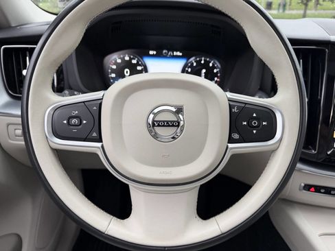 Used 2018 Volvo XC60 T6 Momentum w/ Convenience Package AWD/4WD image 17
