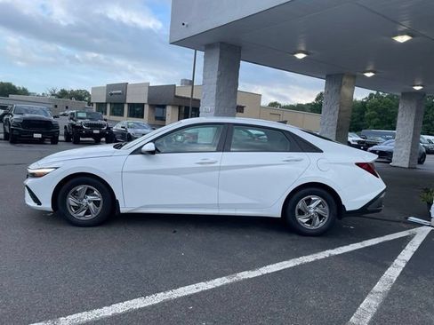 Used 2025 Hyundai Elantra SE FWD image 8