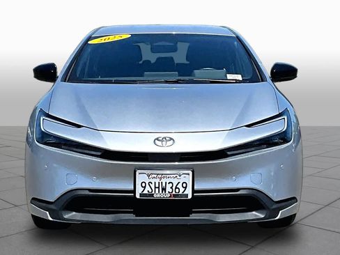 Used 2025 Toyota Prius LE FWD image 3