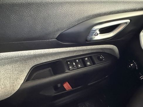 Used 2022 Jeep Compass Latitude FWD image 11