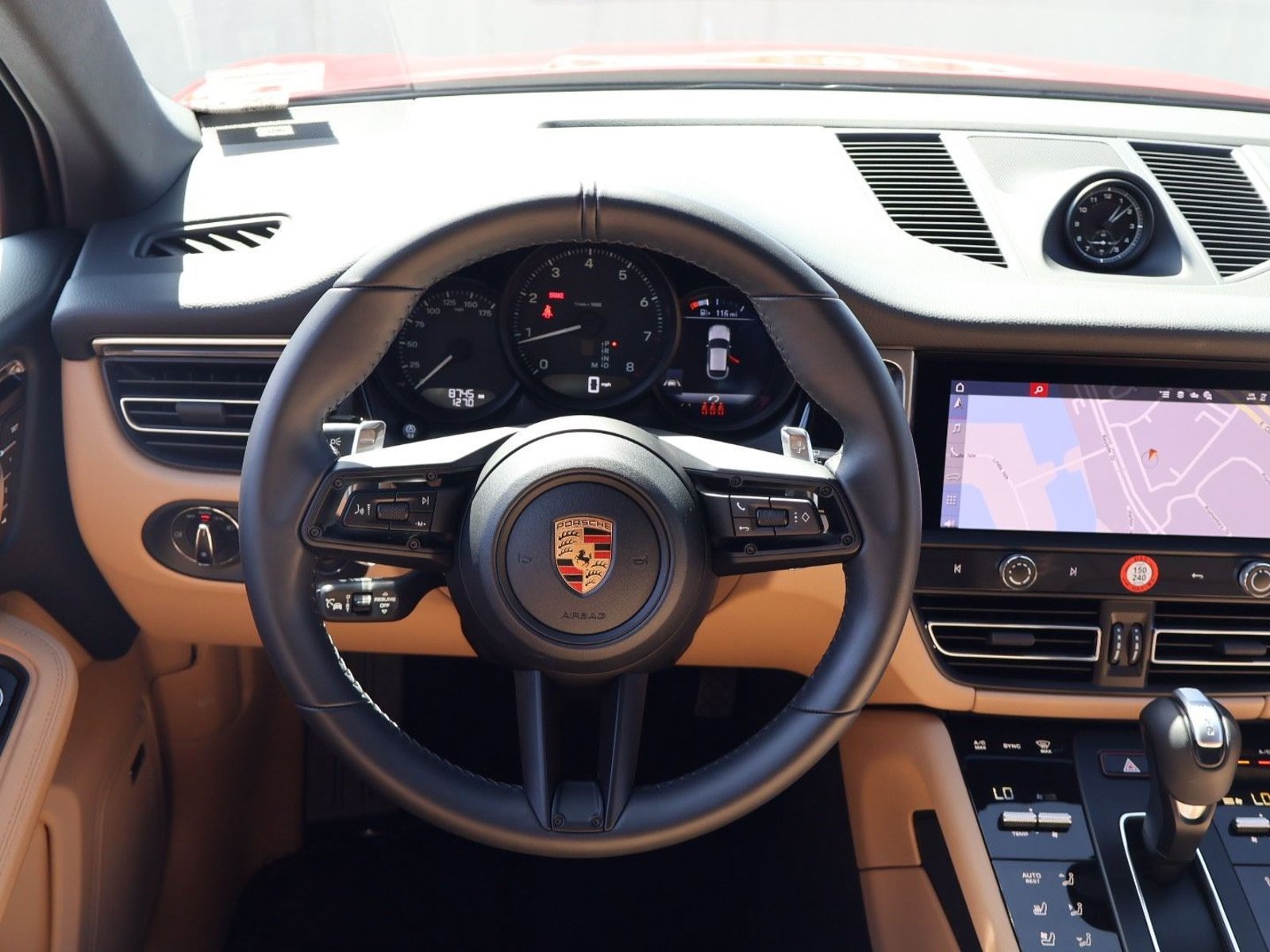 Certified 2026 Porsche Macan AWD/4WD image 15