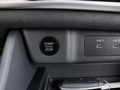 Used 2024 Nissan Rogue S FWD image 38