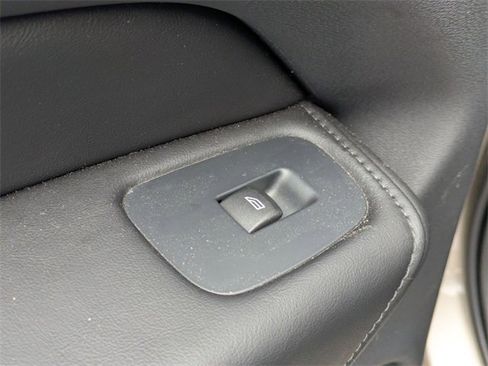 Used 2025 Volvo XC60 B5 Plus image 26