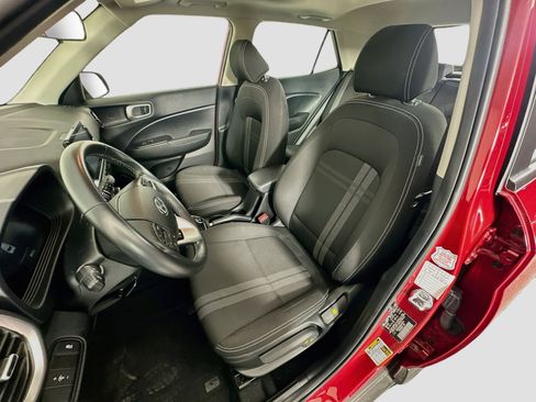 Used 2025 Hyundai Venue SEL FWD image 13