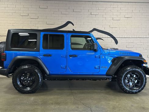 Used 2024 Jeep Wrangler Unlimited AWD/4WD image 3