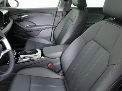 Used 2025 Audi Q6 e-tron Premium image 34