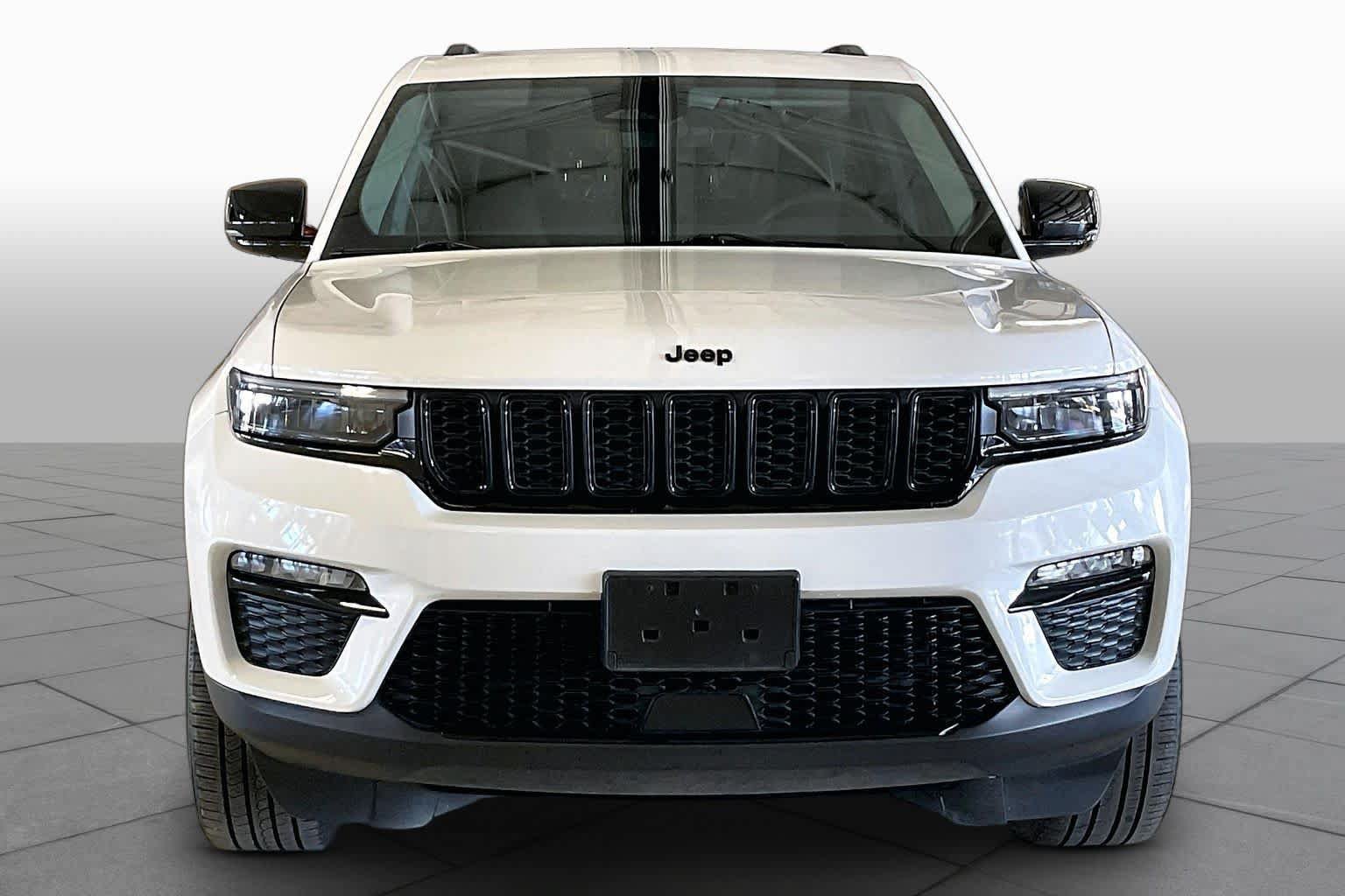 Used 2023 Jeep Grand Cherokee Limited w/ Black Appearance Package AWD/4WD image 3