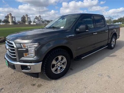 Used 2017 Ford F150 XLT w/ Equipment Group 301A Mid image 4
