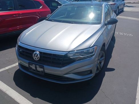 Used 2021 Volkswagen Jetta R-Line w/ R-Line Cold Weather Package FWD image 1