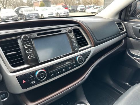 Used 2016 Toyota Highlander XLE image 28