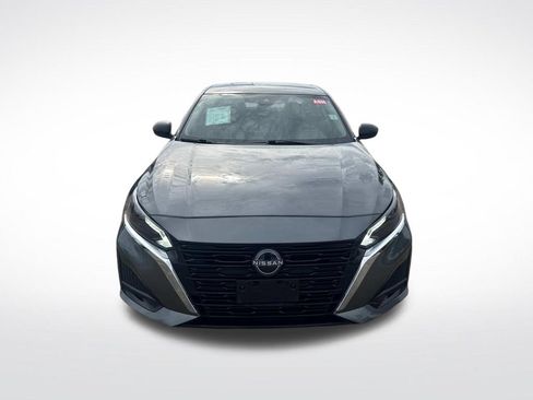 Used 2025 Nissan Altima 2.5 SV FWD image 2