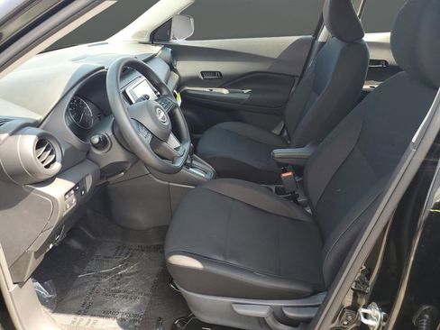 New 2025 Nissan Kicks Play S image 5