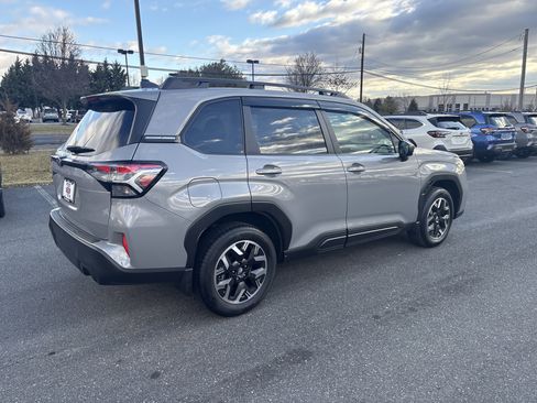 Used 2025 Subaru Forester Premium image 6