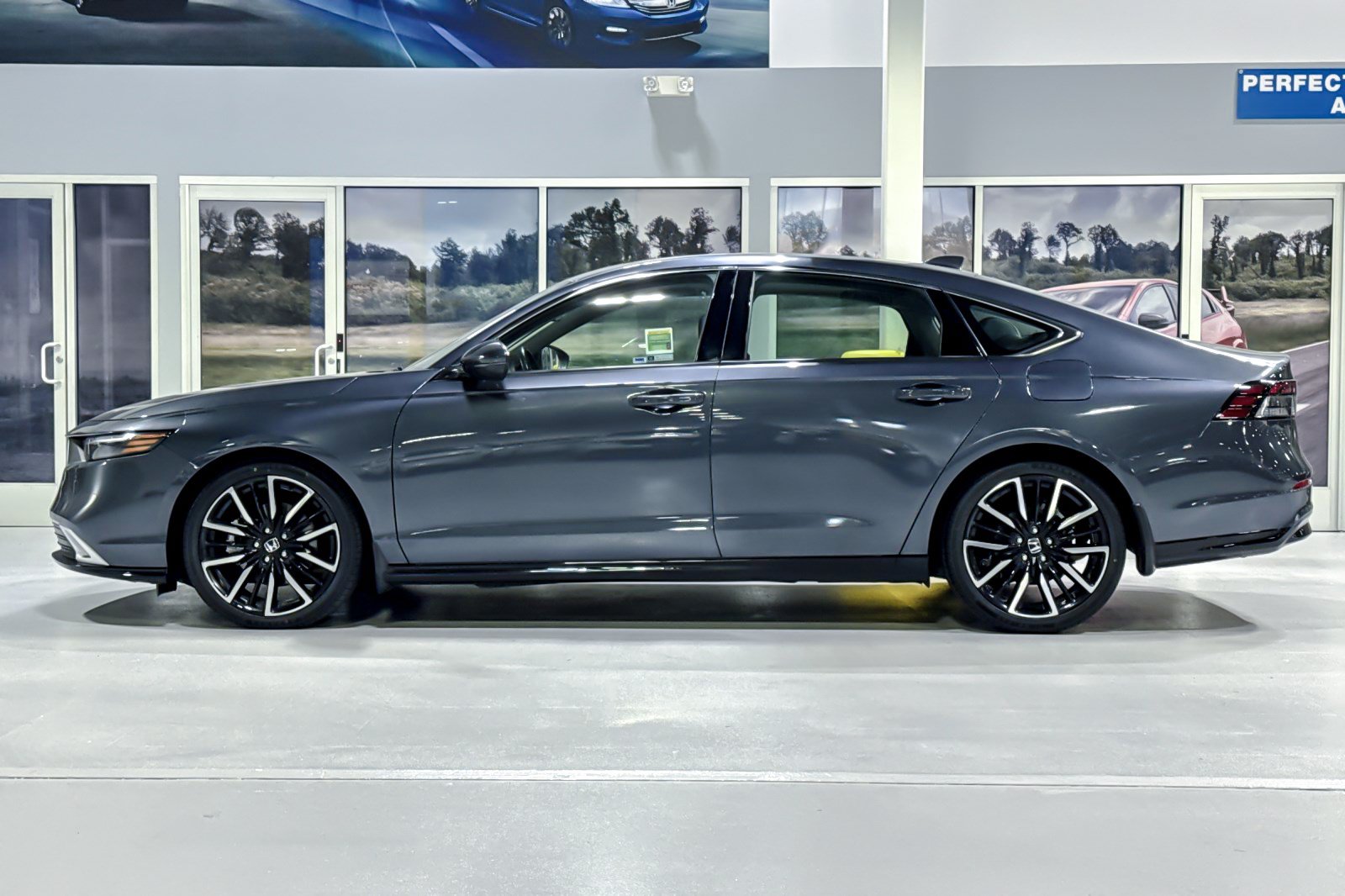 Used 2024 Honda Accord Touring image 2
