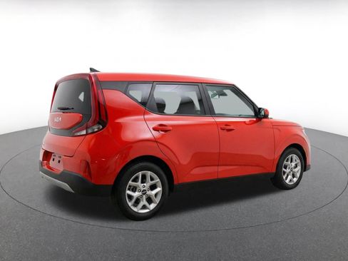 Used 2025 Kia Soul LX w/ LX Technology Package FWD image 9