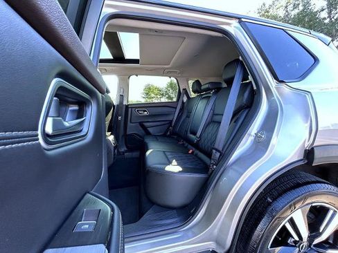 Certified 2023 Nissan Rogue Platinum w/ Platinum Premium Package AWD/4WD image 19