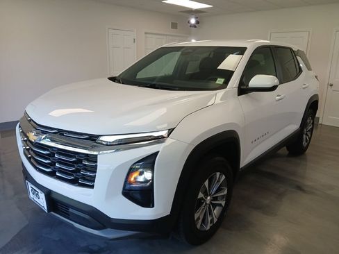 Used 2025 Chevrolet Equinox LT FWD image 4