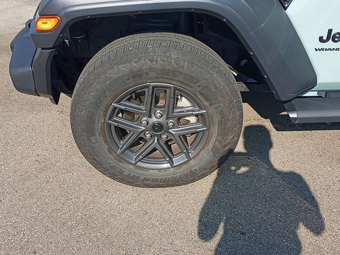 Used 2024 Jeep Wrangler Unlimited Sport AWD/4WD image 10