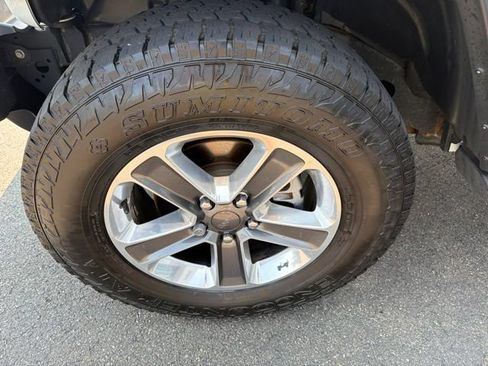 Used 2019 Jeep Wrangler Unlimited Sahara w/ Dual Top Group AWD/4WD image 10