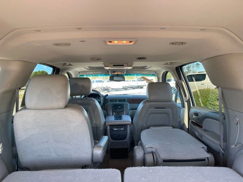 Used 2011 GMC Yukon XL SLT image 24