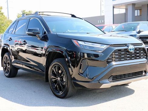 Used 2024 Toyota RAV4 SE image 4