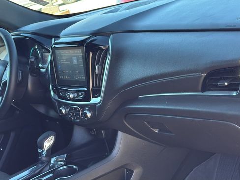 Used 2023 Chevrolet Traverse LT image 26