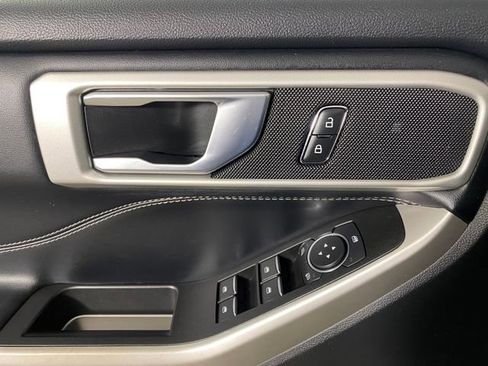 Used 2022 Ford Explorer XLT w/ Equipment Group 202A image 14