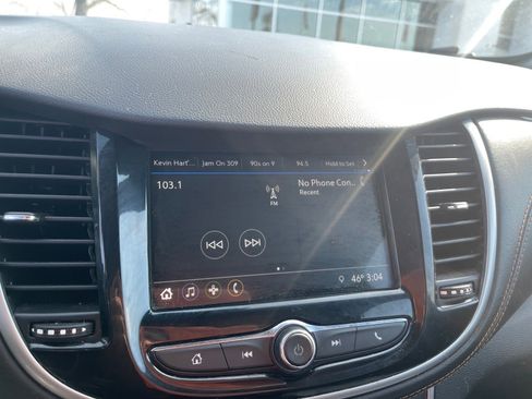 Used 2019 Chevrolet Trax LT w/ LT Convenience Package image 13