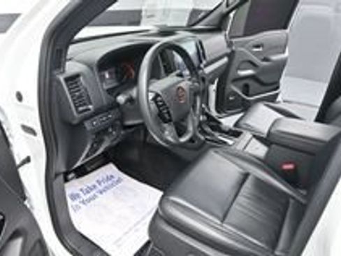 Used 2022 Nissan Frontier PRO-4X w/ Pro-4X Premium Package AWD/4WD image 39