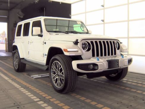 Used 2023 Jeep Wrangler Unlimited Sahara AWD/4WD image 3