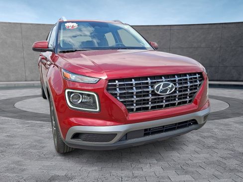 Certified 2025 Hyundai Venue Limited FWD image 2