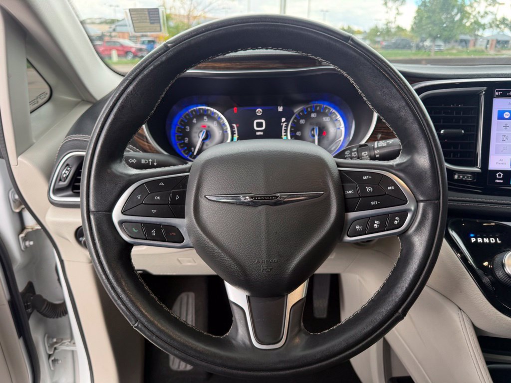 Used 2022 Chrysler Pacifica Limited FWD image 12