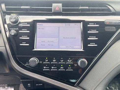 Used 2019 Toyota Camry LE FWD image 29
