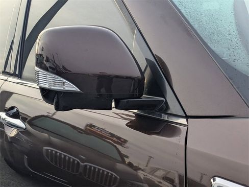 Used 2021 Nissan Armada SL w/ Captain's Chairs Package image 10