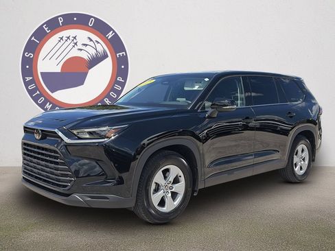 Used 2025 Toyota Grand Highlander FWD image 2