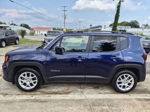 Used 2021 Jeep Renegade Latitude w/ Luxury Group I FWD image 2