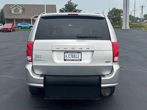 Used 2012 Dodge Grand Caravan SXT FWD image 9