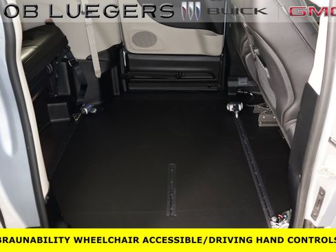 Used 2024 Chrysler Pacifica Touring-L FWD image 15