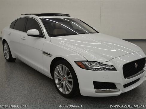 Used 2020 Jaguar XF Premium image 6