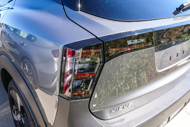 Used 2026 Nissan Kicks SR w/ SR Premium Package FWD image 11