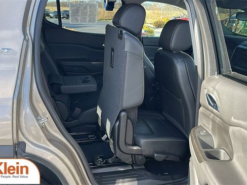 Used 2023 GMC Acadia SLT w/ Trailering Package image 32